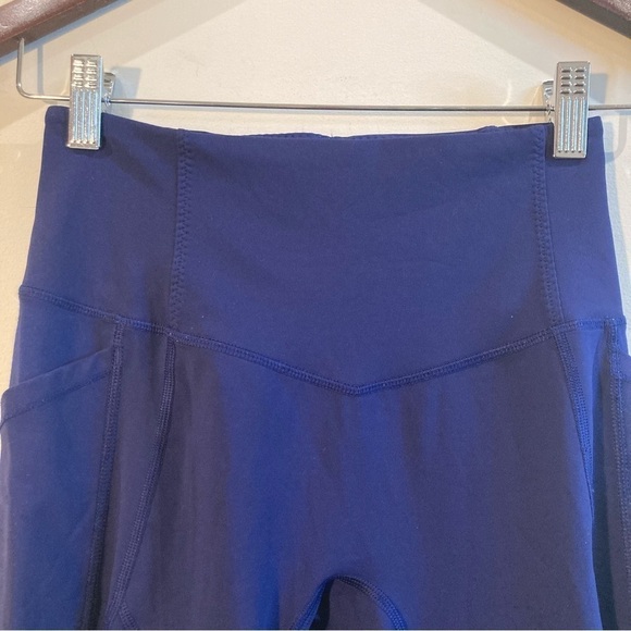 LULULEMON Sz 4 7/8 Length Leggings with Pockets on the Sides and Card Pocket - Picture 4 of 9